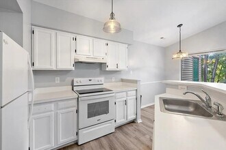 408 Spring Brooke Dr in Brighton, MI - Foto de edificio - Building Photo