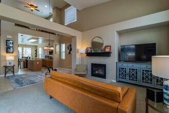 1812 W Bella Oaks Way in Hanford, CA - Building Photo - Building Photo