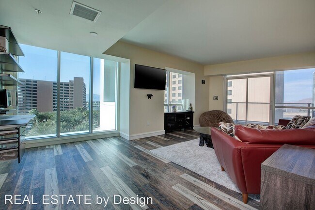 2700 S Las Vegas Blvd-Unit -#503 in Las Vegas, NV - Building Photo - Building Photo