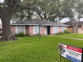 12418 A Bar Dr in Santa Fe, TX - Building Photo - Building Photo