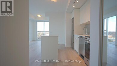 1660 Bloor St W in Toronto, ON - Building Photo - Building Photo