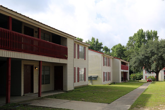 Creekside Apartments in Mobile, AL - Building Photo - Building Photo