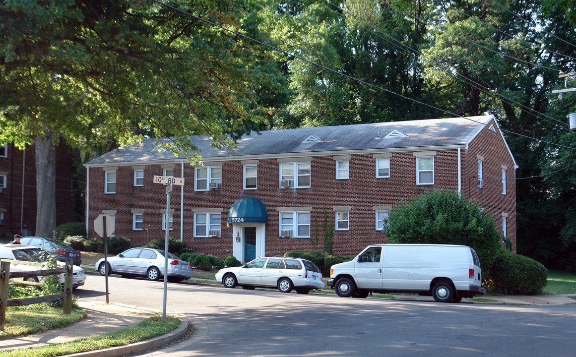 5724 10th Rd N in Arlington, VA - Foto de edificio