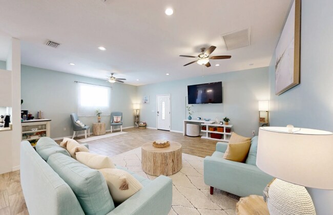 8995 82nd Avenue N in Seminole, FL - Building Photo - Building Photo