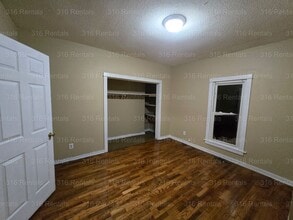 303 W 6th St in Newton, KS - Building Photo - Building Photo