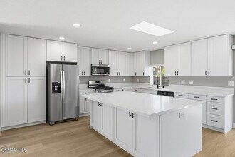 1069 Donner Ave in Simi Valley, CA - Building Photo - Building Photo