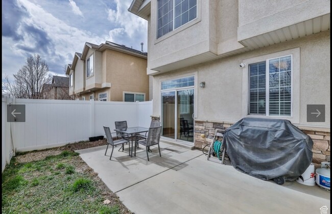 514 Walton Dr in North Salt Lake, UT - Foto de edificio - Building Photo