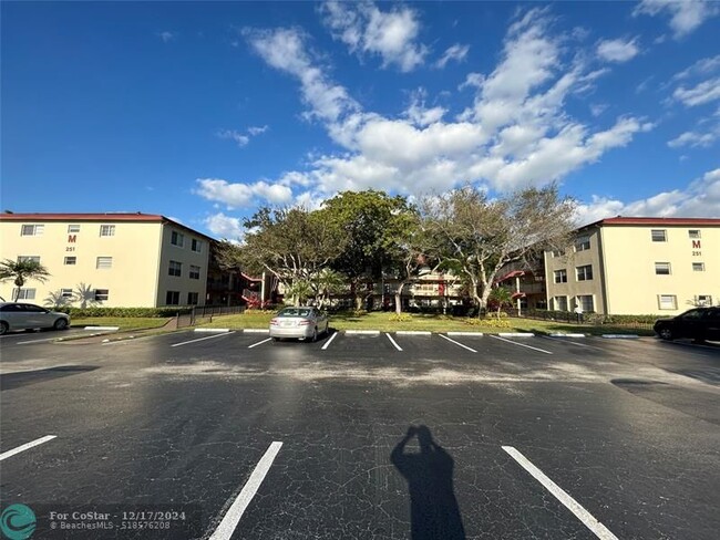 251 SW 134th Way in Pembroke Pines, FL - Building Photo - Building Photo