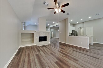 70 N Creekmist Pl in Conroe, TX - Building Photo - Building Photo