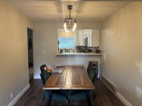 1558 Parkway Dr in Rohnert Park, CA - Building Photo - Building Photo