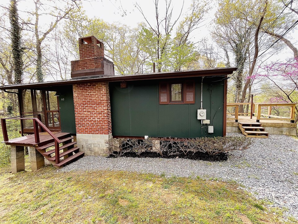 60 Moss Ln in Harpers Ferry, WV - Building Photo