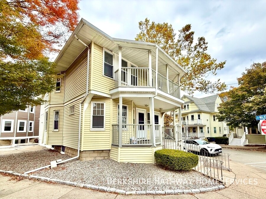 881 Broadway in Somerville, MA - Building Photo