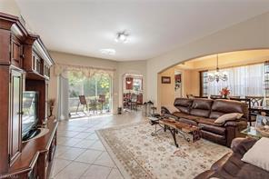 1325 Mariposa Cir-Unit -3-104 in Naples, FL - Foto de edificio - Building Photo