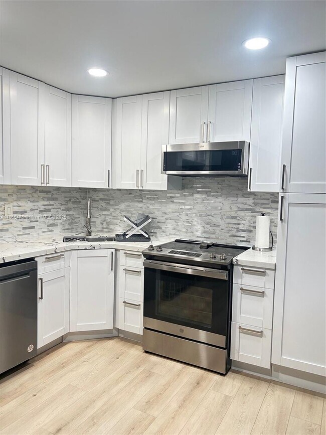 property at 1903 Bermuda Cir