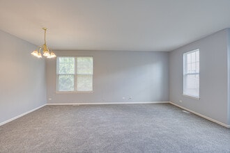 3355 Kentshire Cir in Aurora, IL - Building Photo - Building Photo