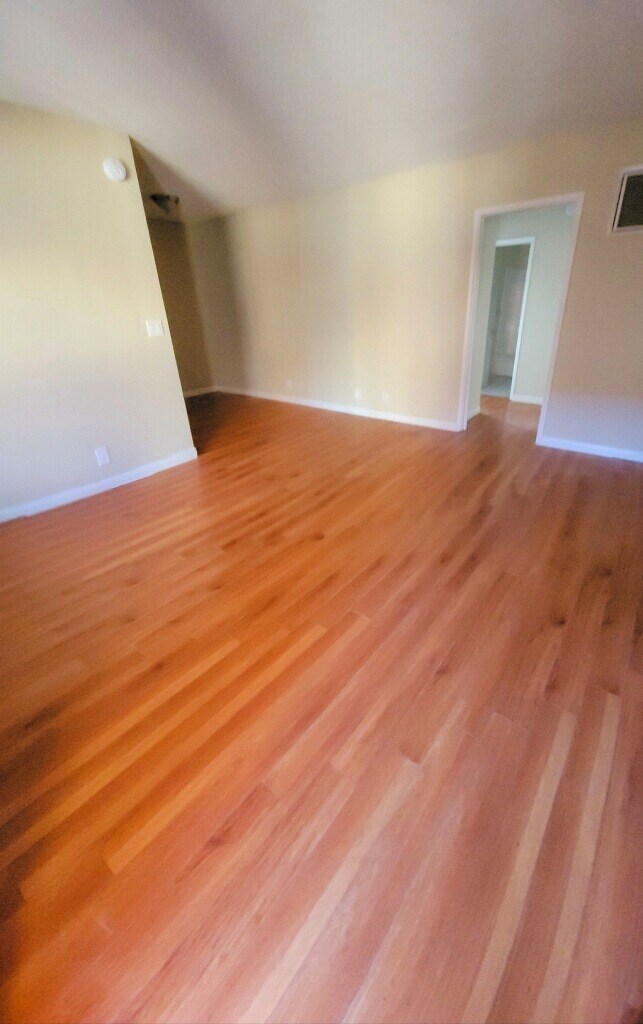 14335 Burbank Blvd Apartments and Nearby Van Nuys Apartments For Rent Van Nuys, CA