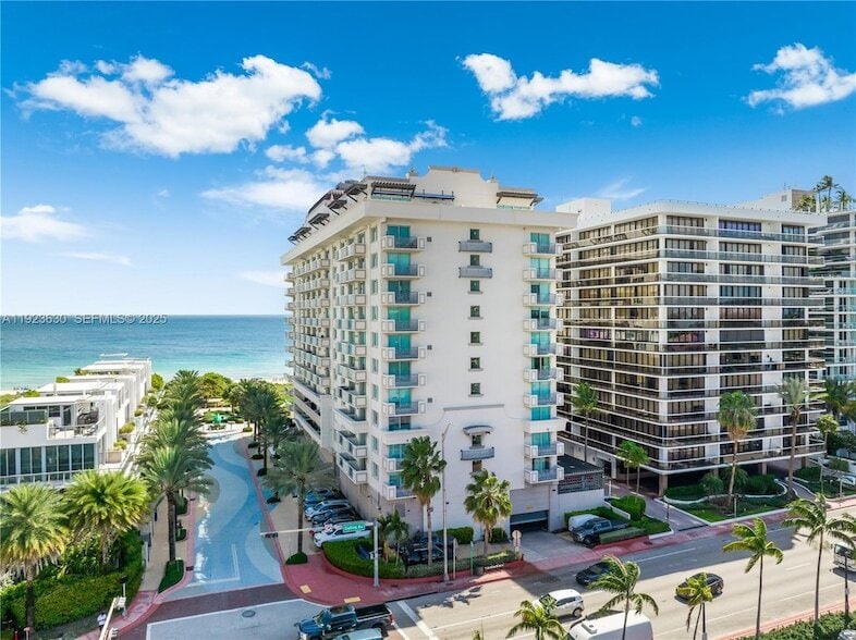 9499 Collins Ave, Unit 1005 in Surfside, FL - Foto de edificio