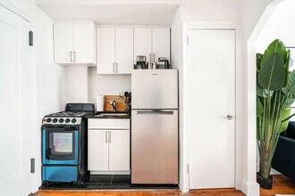 444 W 48th St in New York, NY - Building Photo - Building Photo