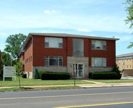 Carondelet Place Apartments in St. Louis, MO - Foto de edificio - Building Photo