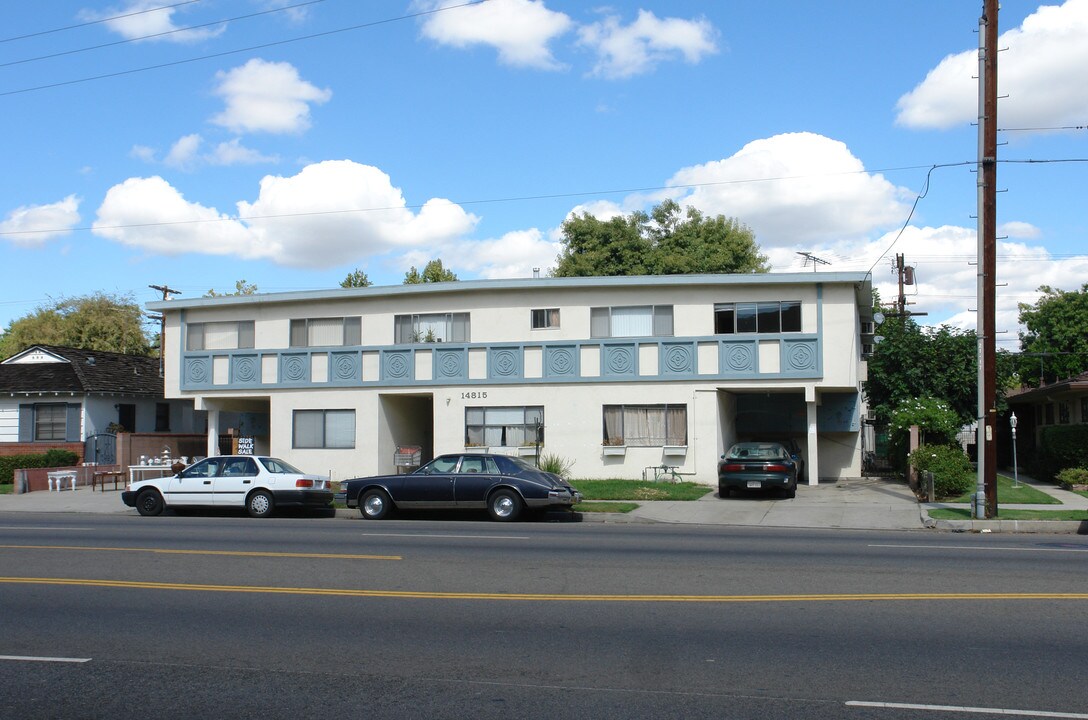 14815 Burbank Blvd in Sherman Oaks, CA - Foto de edificio