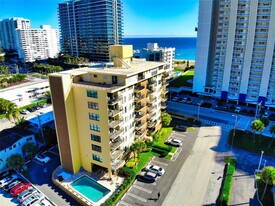 801 N Ocean Blvd in Pompano Beach, FL - Building Photo
