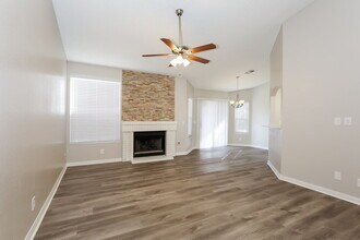 736 Rusty Spur Dr in Henderson, NV - Building Photo - Building Photo