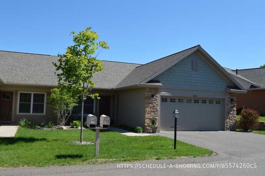 1701 N Creek Cir in Marquette, MI - Building Photo