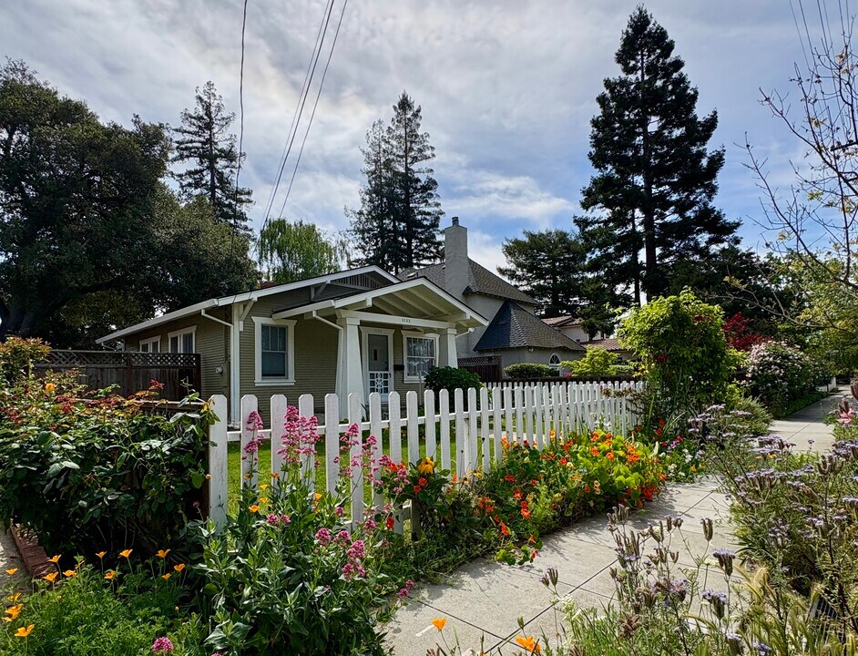 1122 Channing Ave in Palo Alto, CA - Building Photo