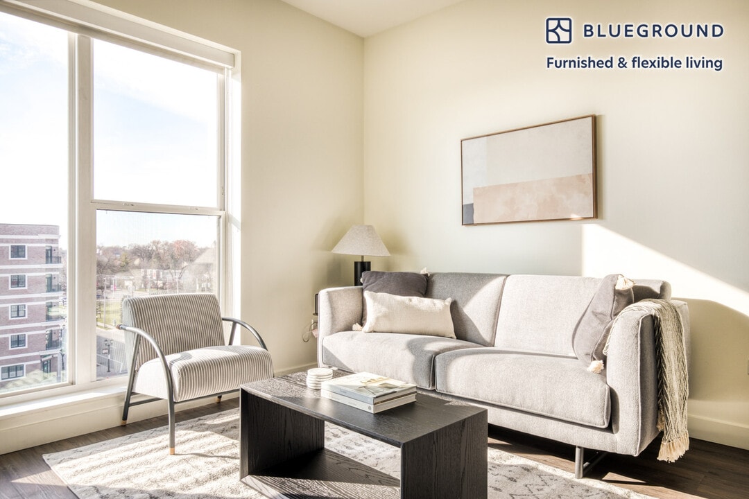 100 N Addison Ave-Unit -FL6-ID866 in Elmhurst, IL - Building Photo