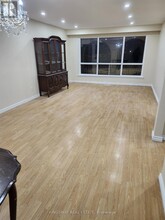 2401 Amblecote Ln in Burlington, ON - Building Photo - Building Photo