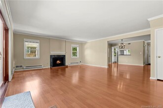 25 Indian Harbor Dr in Greenwich, CT - Building Photo - Building Photo