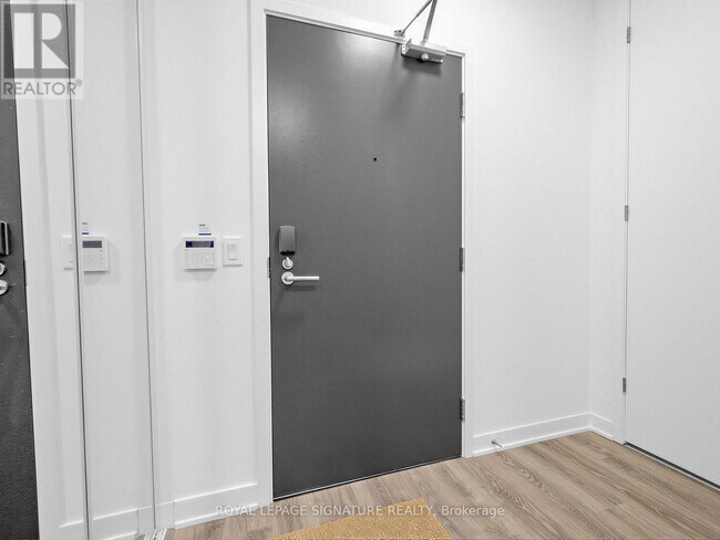 180 Front St E in Toronto, ON - Building Photo - Building Photo