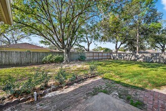 14035 Utopia Dr in Sugar Land, TX - Building Photo - Building Photo