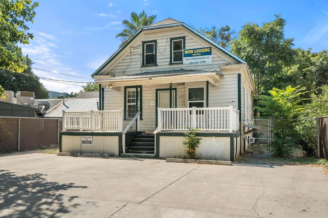 432 Cedar St in Chico, CA - Foto de edificio