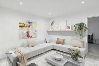 3 Old Meadow Bend in Westhampton Beach, NY - Building Photo - Building Photo