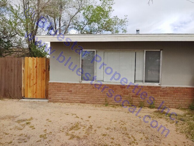 13103 Kiowa Rd-Unit -#1 in Apple Valley, CA - Building Photo - Building Photo