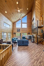 4935 N Flying Circus Cir in Wasilla, AK - Foto de edificio - Building Photo