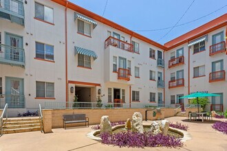 Elle West Ave in Austin, TX - Foto de edificio - Building Photo