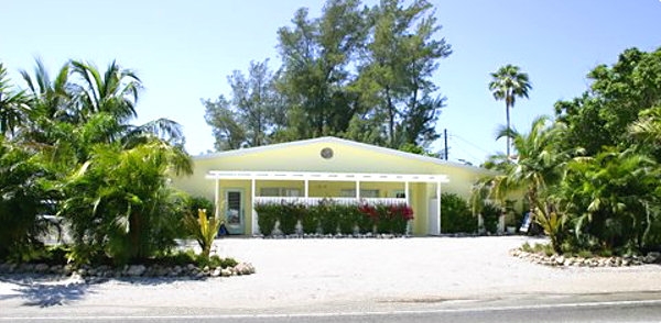 2814 Gulf Dr in Anna Maria, FL - Foto de edificio