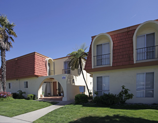 Villa Mediterranean Apartments in Oxnard, CA - Building Photo - Building Photo