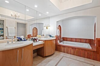 17875 Collins Ave, Unit 702 in Sunny Isles Beach, FL - Building Photo - Building Photo