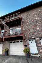 322 Knapps Hwy in Fairfield, CT - Building Photo