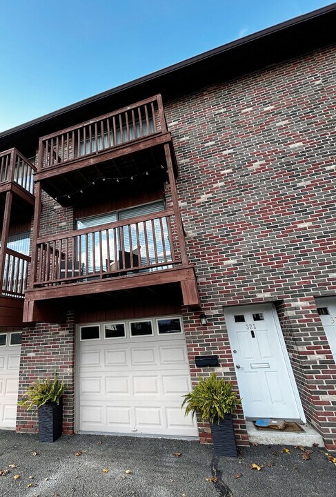 322 Knapps Hwy in Fairfield, CT - Building Photo