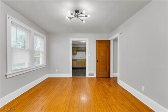 10007 Parkview Ave in Garfield Heights, OH - Building Photo - Building Photo