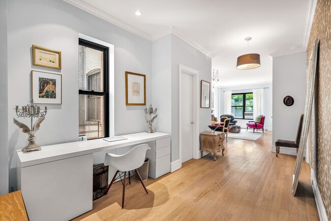 327 W 83rd St in New York, NY - Building Photo - Building Photo