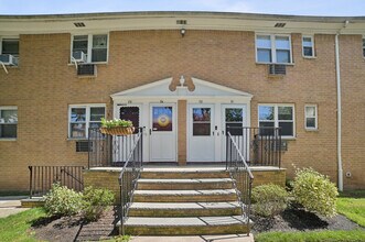 725 Joralemon St in Belleville, NJ - Building Photo - Building Photo
