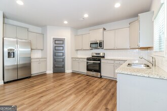 677 Overlook Gln Dr in Lawrenceville, GA - Building Photo - Building Photo