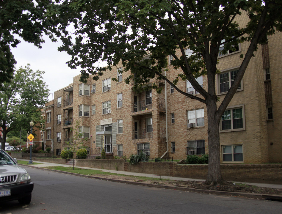 Brightwood Manor in Washington, DC - Foto de edificio