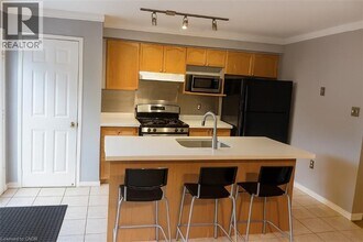 115 Gatwick Dr in Oakville, ON - Building Photo - Building Photo