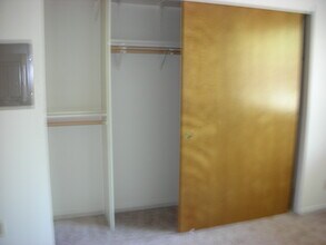 830 Mission Sierra Ct, Unit E in Redding, CA - Foto de edificio - Building Photo